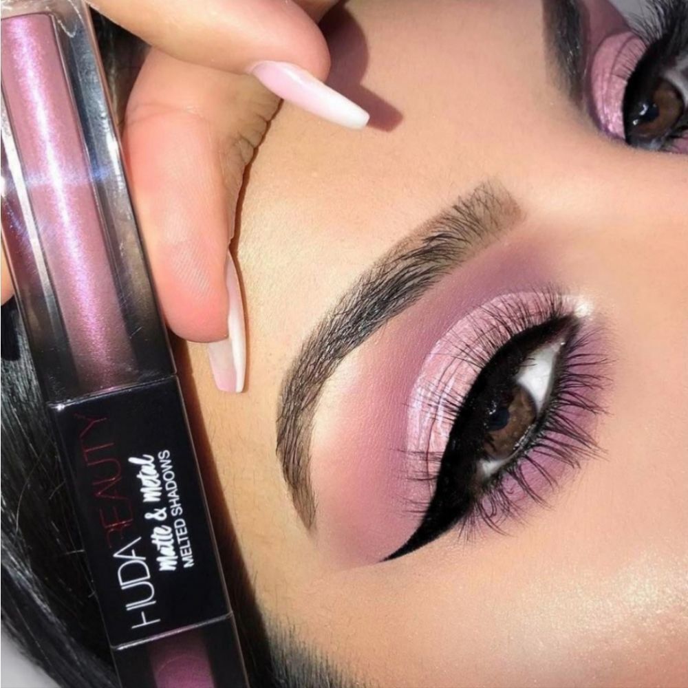 HUDA Liquid Metallic Eyeshadow Duo in VI Pink & Million Dollar Deals- Soft Pink